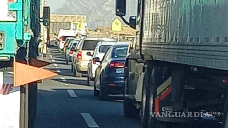 Reportan tráfico complicado en carretera libre Saltillo-Monterrey