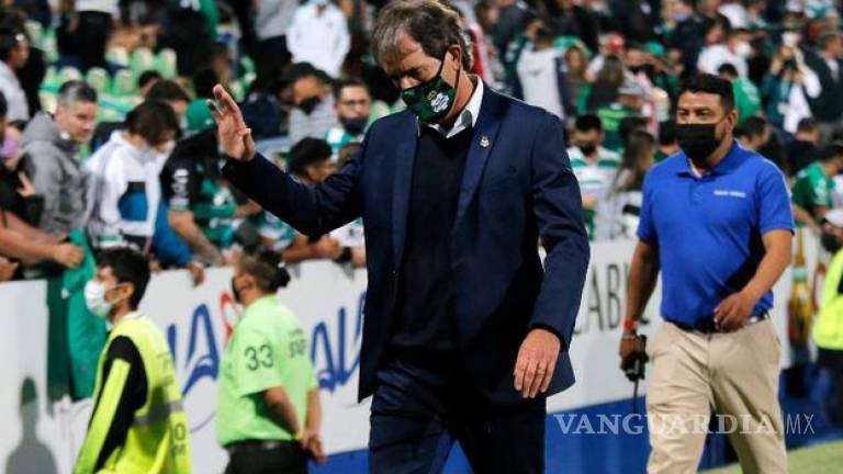 Guillermo Almada deja de ser técnico del Santos tras ser eliminados