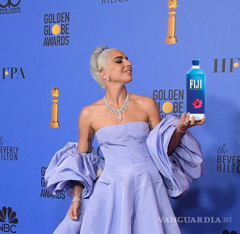 $!La ‘Chica del Agua Fiji’ que se robó los Globos de Oro