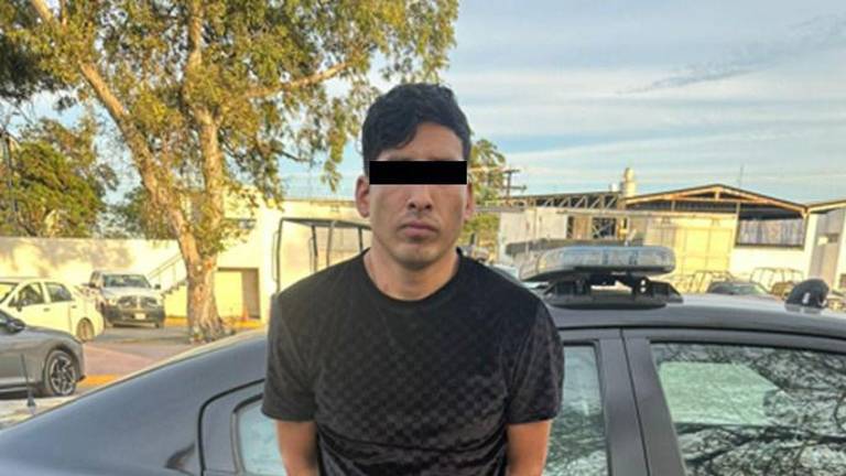El hombre fue detenido por policías municipales tras una revisión al vehículo en el centro de Monterrey.