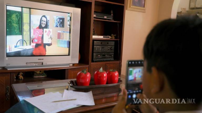 Padres de familia de la periferia de Saltillo se quejan de no poder sintonizar clases por televisión