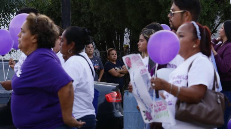 $!A la marcha para condenar el feminicidio de Jimena, acudieron familiares, amigos y sociedad en general que se congregaron para exigir justicia.