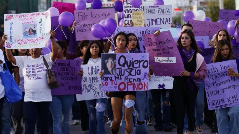 $!El sábado 16 de noviembre una marea púrpura inundó las calles de Sabinas para exigir justicia por el feminicidio de Jimena.