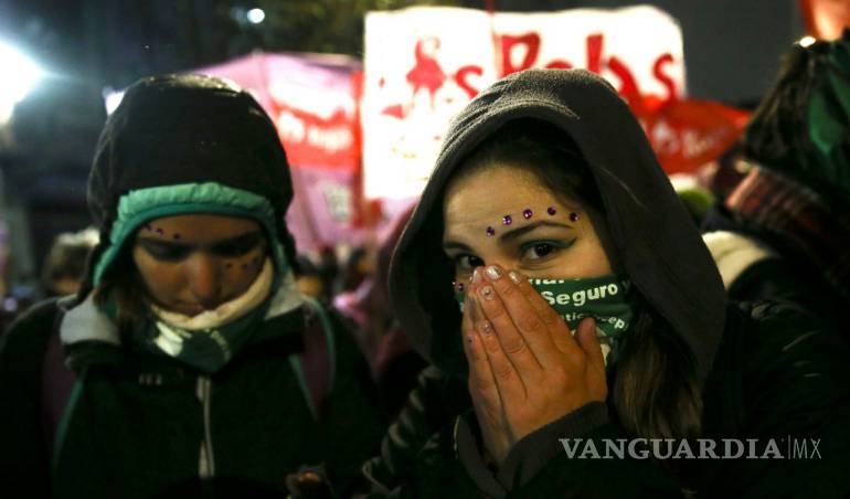 $!Fuertes protestas y enfrentamientos en Argentina tras rechazar el Senado la legalización del aborto