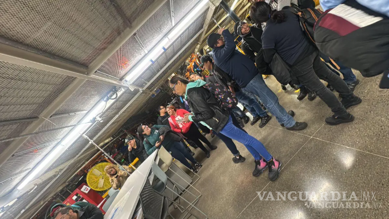 $!Trabajadores afectados por el reciente recorte de 1,900 plazas en la planta de Ramos Arizpe; el sindicato busca su pronta reinserción en el mercado laboral de la región.