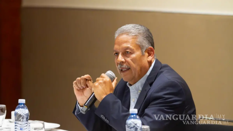 $!Tereso Medina Ramírez, dirigente de la CTM en Coahuila, hace un llamado urgente a la capacitación para la reconversión laboral ante el avance de la automatización en la industria.