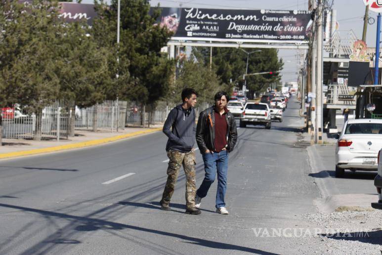 $!Diana Infante-Vargas, investigadora de la Universidad de York, propone reconsiderar la utilidad de los puentes peatonales, señalando el de UANE como una oportunidad para redefinir la prioridad en el espacio público.