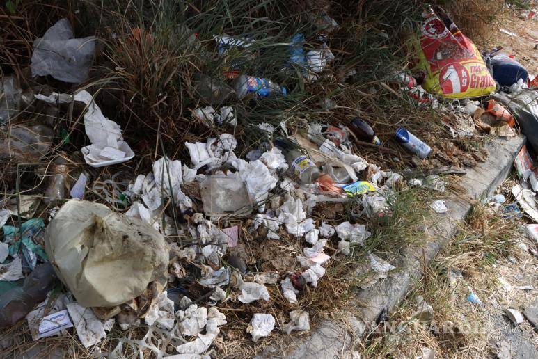 $!Residuos, llantas viejas y maleza seca componen el panorama de un parque que antes era un punto de encuentro familiar.