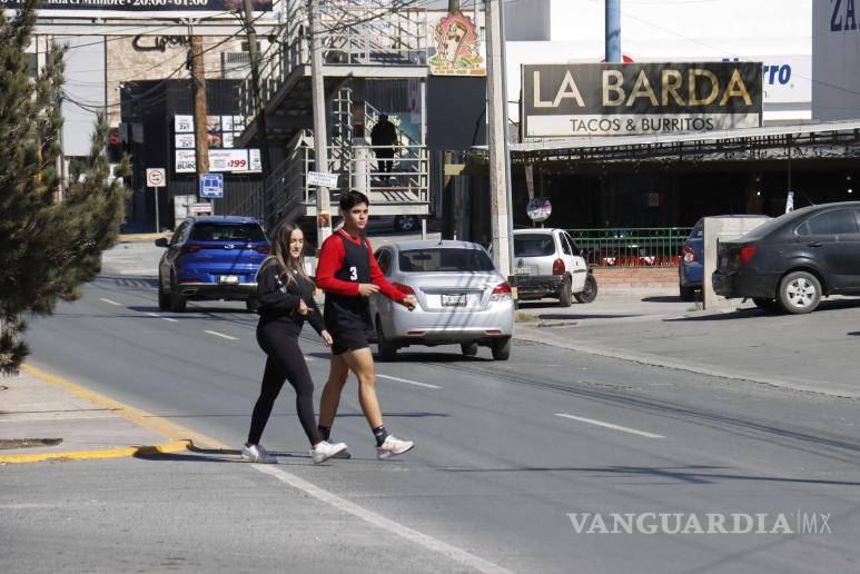 $!Dificultades de accesibilidad: Usuarios señalan obstáculos para personas con movilidad reducida.