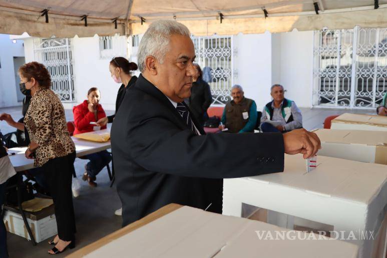 $!Desde las 9:00 de la mañana en punto inició la jornada electoral que busca renovar las dirigencias de las Secciones 5 y 38 del SNTE Coahuila.