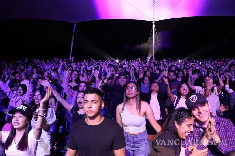 $!Cientos de fans acudieron a la presentación.