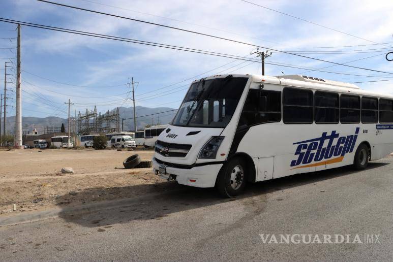 $!Niños y jóvenes del sector acostumbraban a practicar béisbol en este parque, hoy invadido por autobuses de la compañía Settepi.