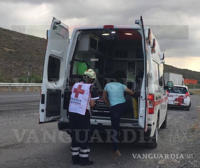 Mujer da a luz en la carretera Torreón-Saltillo