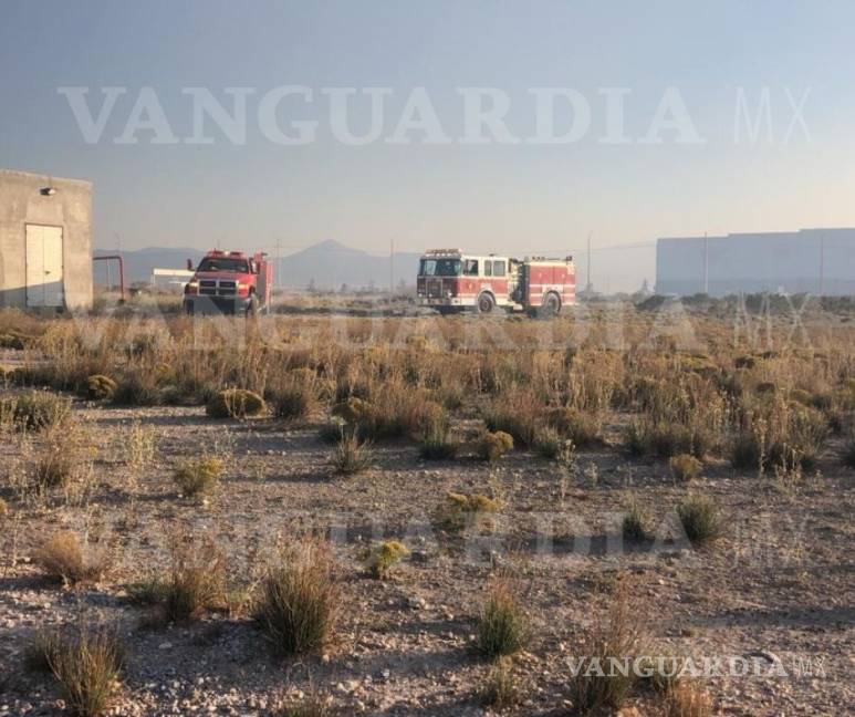 $!Incendio en Derramadero moviliza a bomberos de Saltillo