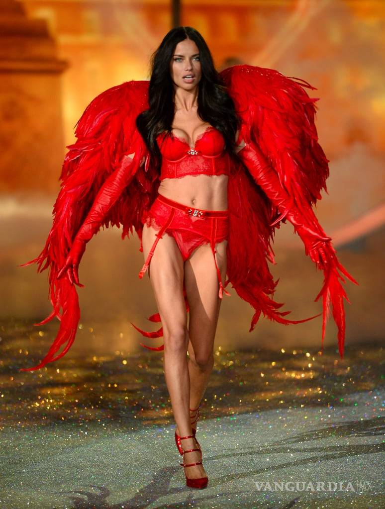 $!Así fue el sexy adiós de Adriana Lima a Victoria's Secret
