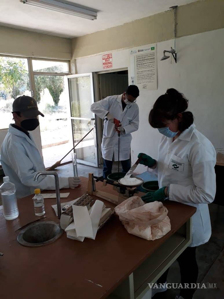 $!Dona Conalep Monclova gel antibacterial al sector salud de Coahuila