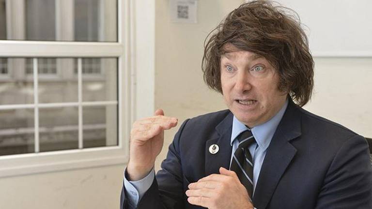 La oposición busca que Javier Milei y Karina Milei comparezcan, mientras el caso sigue bajo investigación judicial.