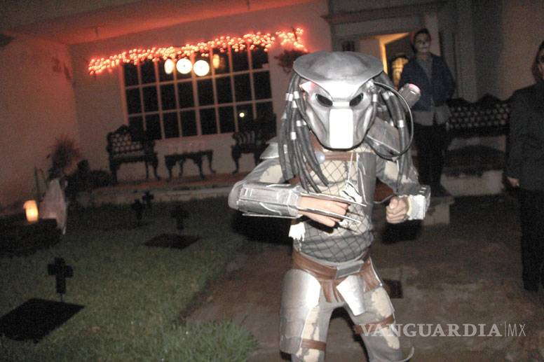 $!Toman calles de Saltillo para pedir Halloween