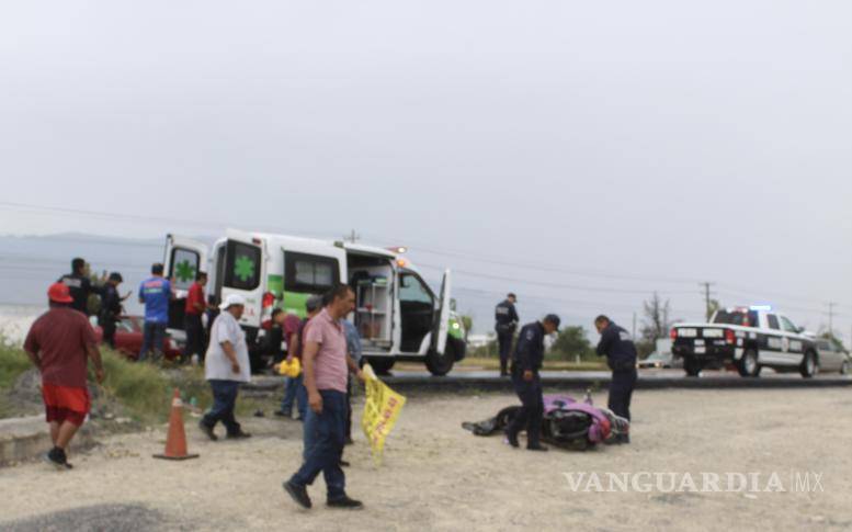 $!El accidente ocurrió en plena tarde, cuando el pavimento se encontraba resbaladizo.