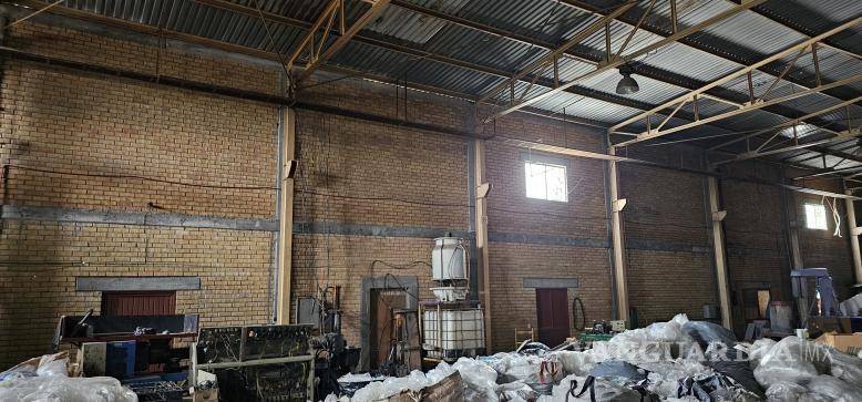 $!El interior de la bodega, donde se observa maquinaria y equipo de trabajo. La propietaria reportó pérdidas superiores al millón de pesos.