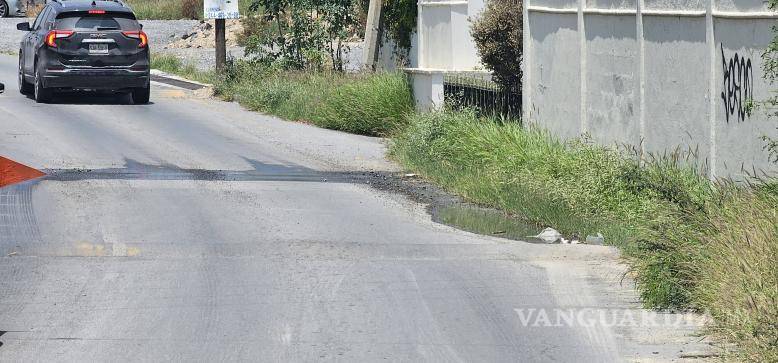 $!Autoridades de Ramos Arizpe evalúan sustituir por completo la tubería de la avenida Panorámica para resolver las fugas y hundimientos.