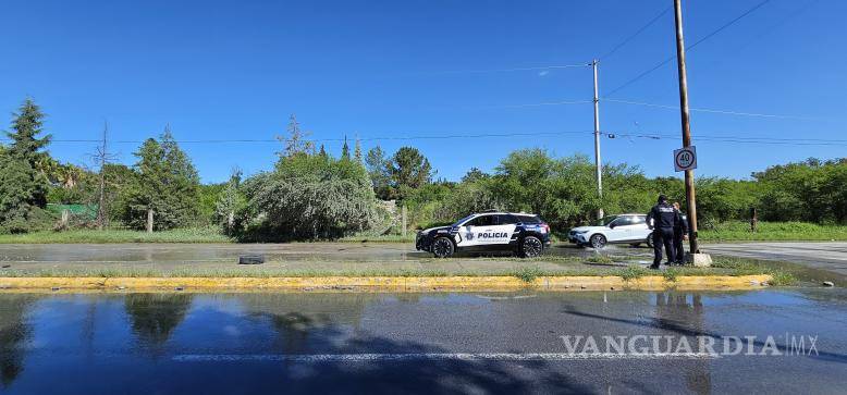 $!Policía Preventiva Municipal señaliza y resguarda la zona afectada para evitar accidentes.