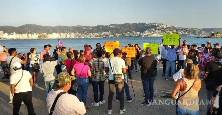 $!Morenistas protestan por reelección de Abelina López en Acapulco