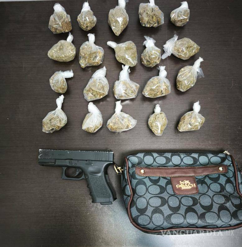 $!Detienen a presunta narcomenudista cuando fumaba cigarro de “mota”en la vía pública, en NL