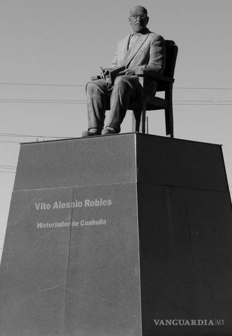 $!La reconocida estatua del prestigioso militar e historiador sigue firme.