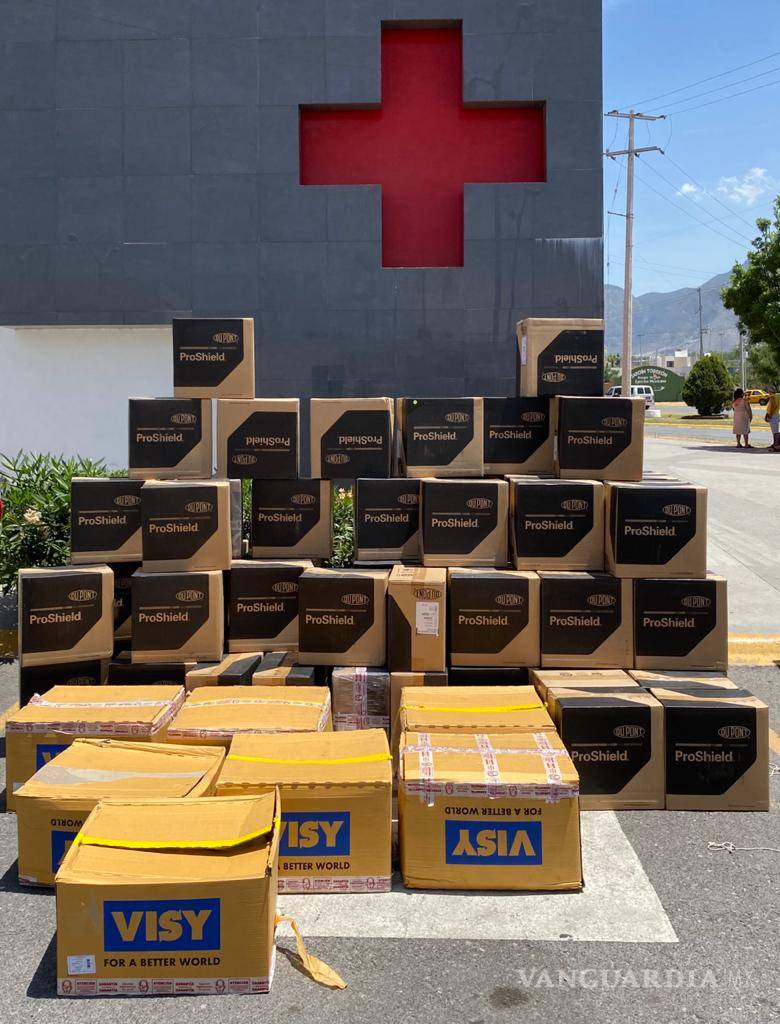 $!Tupy realiza donativo de 2 mil overoles y mil batas a Cruz Roja Mexicana