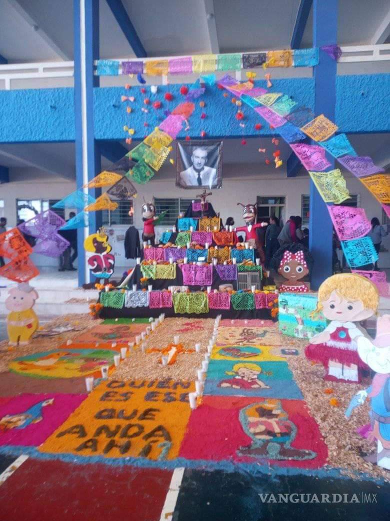 $!¿Ya viste estos altares en Saltillo? Dedicados a familiares, Walt Disney, Juan Gabriel, Cri-Cri y más (Fotos)