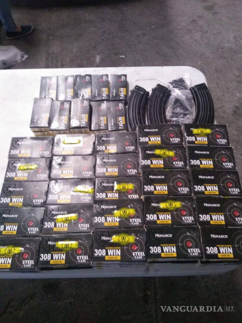 $!FGR asegura a una persona con cartuchos y cargadores para arma de fuego, en Coahuila