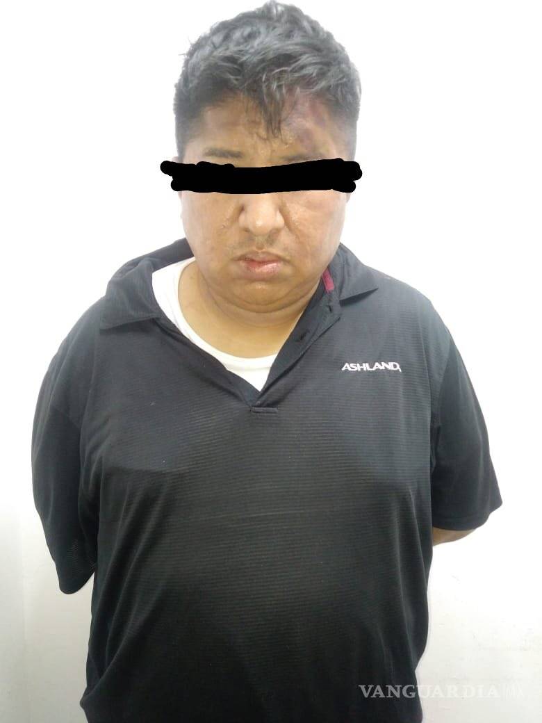 $!Acabó golpeado y detenido por 'terminar' sobre una joven en un camión