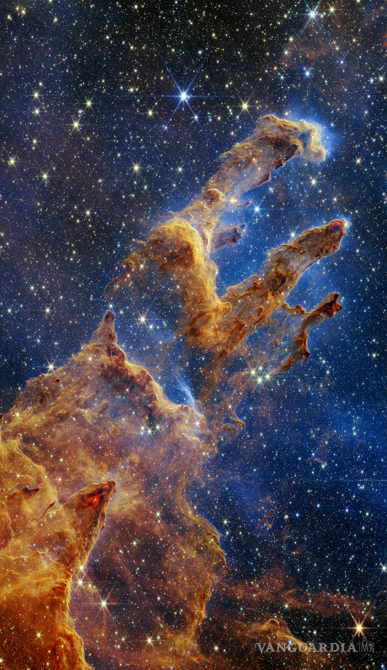 $!Los Pilares de la Creación se destacan en un caleidoscopio de color en la vista de luz infrarroja cercana del Telescopio Espacial James Webb de la NASA.