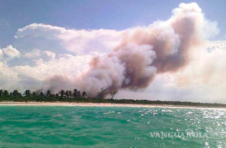 $!Incendio en Holbox reaviva conflicto entre pobladores por su explotación turística