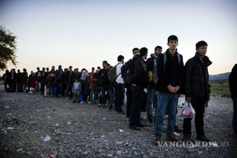 Unos 75 mil refugiados atrapados en tierra de nadie entre Siria y Jordania