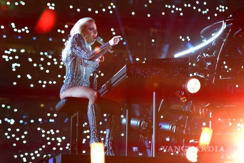 $!Lady Gaga triunfa con mensaje antirracista en Super Bowl 51