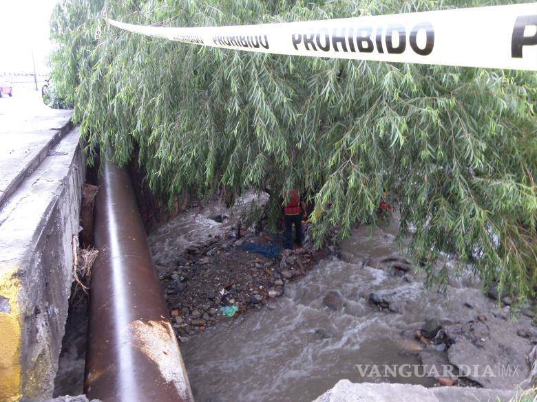 $!Bajo el puente del arroyo se localizó el cadáver de un hombre aún sin identificar.