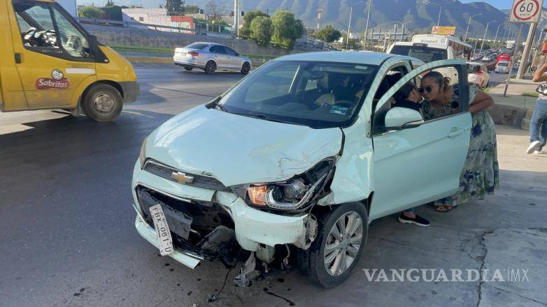 $!El accidente ocurrió antes de llegar al puente de Valle Dorado.
