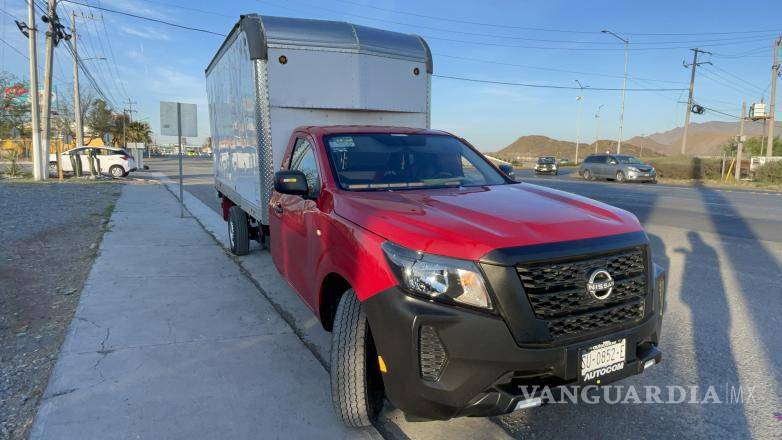 $!El accidente se registró cuando el conductor de una camioneta realizó un cambio de carril repentino, provocando la caída del joven.