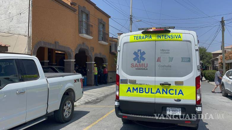 $!Bomberos y paramédicos intentaron reanimar a la víctima, pero lamentablemente se confirmó su deceso en el lugar.