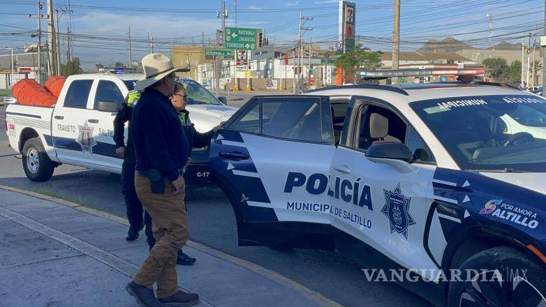 $!El peritaje realizado por las autoridades municipales permitirá establecer la mecánica del accidente y definir las responsabilidades de los conductores involucrados en el percance.