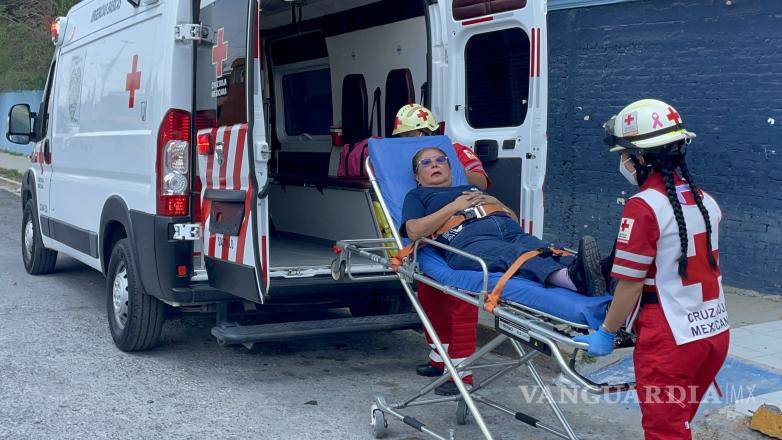 $!La lesionada fue trasladada al Hospital del ISSSTE para recibir atención médica especializada.