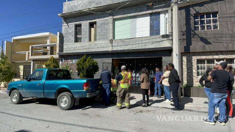$!El lesionado cayó desde una altura aproximada de siete metros luego de recibir una descarga eléctrica.