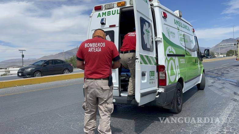 $!El vehículo volcó y se arrastró por varios metros hasta quedar en su posición normal.