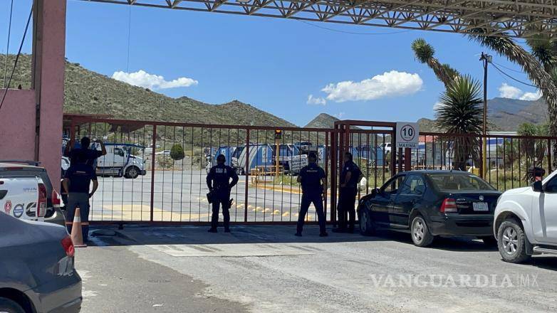 $!Las autoridades de la Fiscalía General del Estado realizaron las diligencias y peritajes en el lugar.