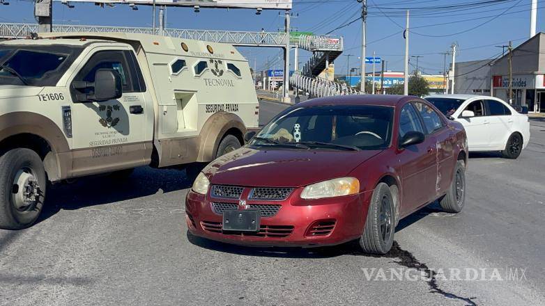 $!El percance únicamente dejó daños materiales; no se reportaron personas lesionadas.