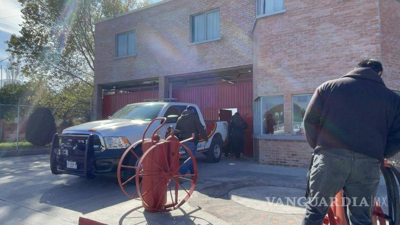 $!Paramédicos confirmaron el fallecimiento de un adulto mayor en la estación de Bomberos de la colonia 27 de Marzo.