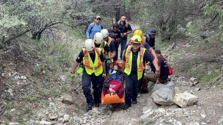 $!Rescatan a mujer lesionada durante caminata en la Sierra de Zapalinamé.