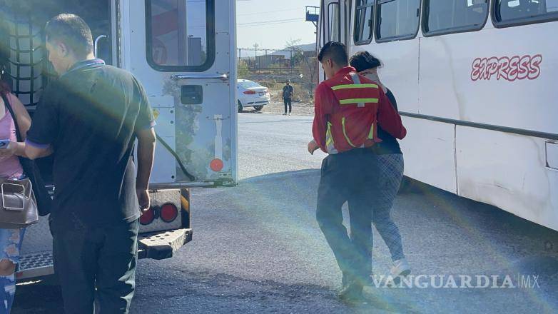 $!La colisión ocurrió cuando el conductor de la combi circuló en sentido contrario para evitar reductores de velocidad en la carretera.